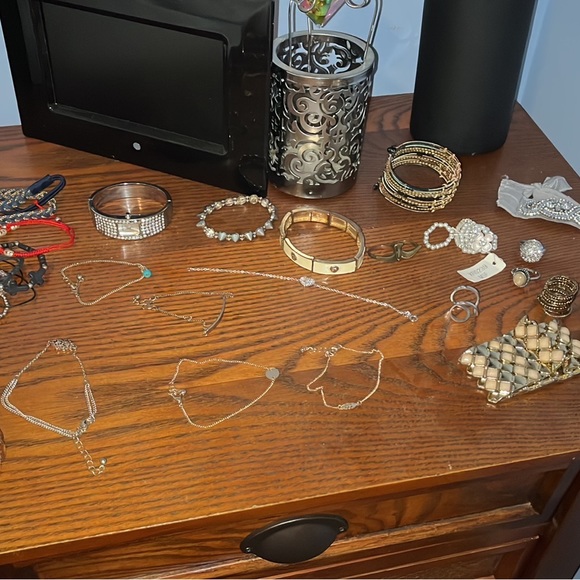 Jewelry - Picture 3 of 4